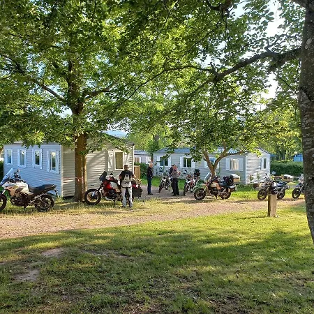 Camping Les Feuilles Chauffailles Extérieur photo
